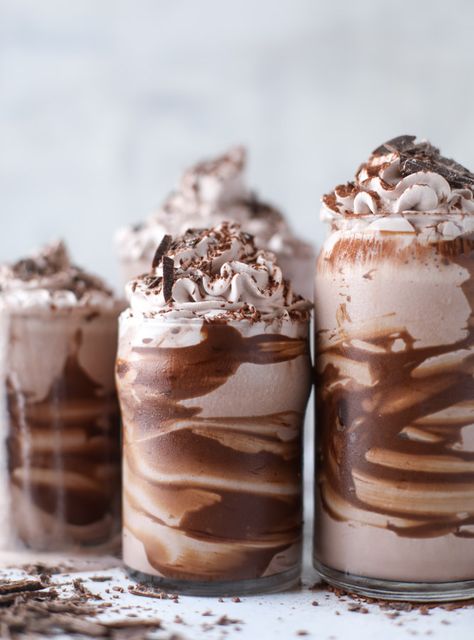 chocolate lovers coconut milkshakes I howsweeteats.com Epic Milkshakes, Milkshakes Chocolate, Coconut Milkshake, Elizabeth Parker, Chocolate Ideas, Chef Food, Slow Cooker Desserts, Chocolate Milkshake, Milkshake Recipes