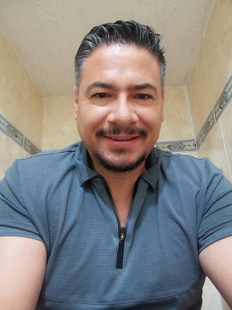 Old Man Selfie, 40 Year Old Man, 35 Year Old Man, Cold Pictures, Old Man Pictures, 30 Year Old Man, Hispanic Men, Male Profile, Love Couple Wallpaper