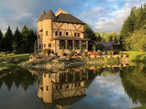 Your castle awaits! With six bedrooms and seven beds, you'll have enough room to host a court during your stay. Unique Vacation Rentals, Unique Vacations, Castle Wedding, Vacation Books, Historic Homes, Mountain View, Travel Fun, Vermont, House Rental