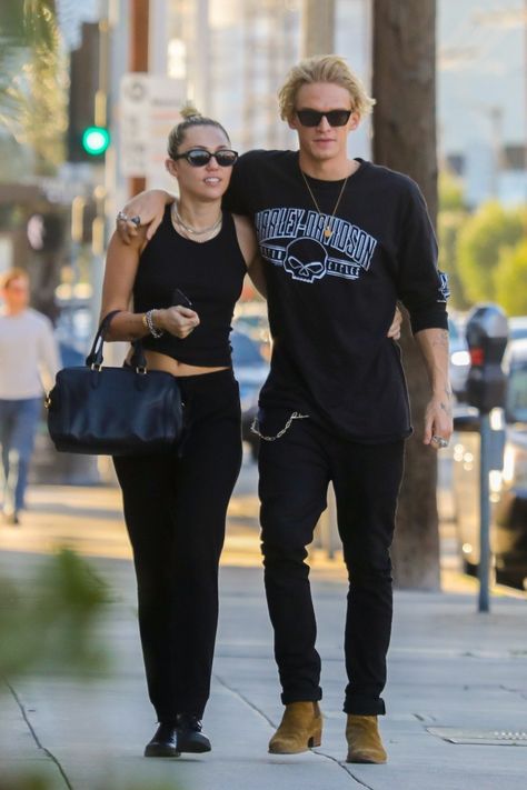 Is Miley Cyrus Secretly Styling Boyfriend Cody Simpson? | Vogue Miley Cyrus And Cody Simpson, Miley Cyrus Outfit, Smiley Miley, Outfit Chill, Famous Pairs, Couple Fashion, Cody Simpson, Wentworth Miller, Personal Image