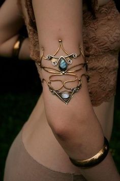 Arm Jewelry, Chique Outfits, Bohol, 자수 디자인, Arm Cuff, Zuhair Murad, Fantasy Jewelry, Diy Schmuck, Jewelry Trends