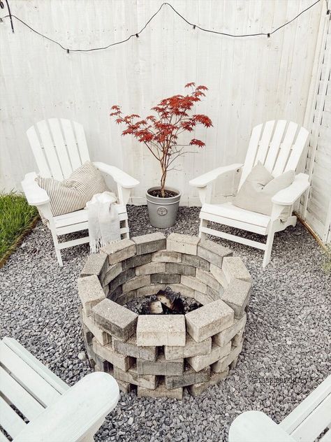 Small Yard Fire Pit Ideas Backyard Designs, Low Budget Fire Pit Area, Small Firepits Backyard Ideas, Budget Friendly Fire Pit Ideas, Simple Backyard Fire Pit, Small Fire Pit Area, Small Backyard Fire Pit Ideas, Diy Backyard Ideas On A Budget Firepit Outdoor Living, Inground Fire Pit With Seating Diy