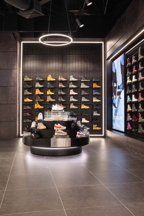 Sneakers Store Design, Footwear Showroom Interior, Sneaker Store Design, Shoe Shop Interior Design, Sneaker Collection Display, Nike Showroom, Shoes Store Design, Restaurant Exterior Design, Shoe Store Design