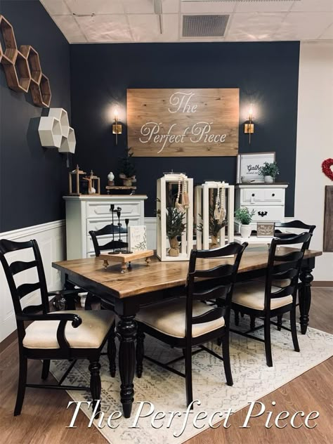 Dark Chairs Dining Room, Dinning Room Makeover Diy, Brown Table With Black Chairs, Dining Table With Black Chairs, Dining Room Furniture Makeover, Ideas Comedor, Dinner Tables Furniture, Black Dining Room Sets, Cosy Dining Room