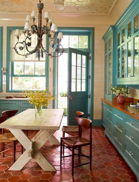 Teal Kitchen from Sawyer Berson Coral Bathroom Decor, Rust Kitchen, Diy Cabinet, Turquoise Kitchen, House Of Turquoise, Kitchen Diy, Trendy Kitchen, Kitchen Colors, Design Diy