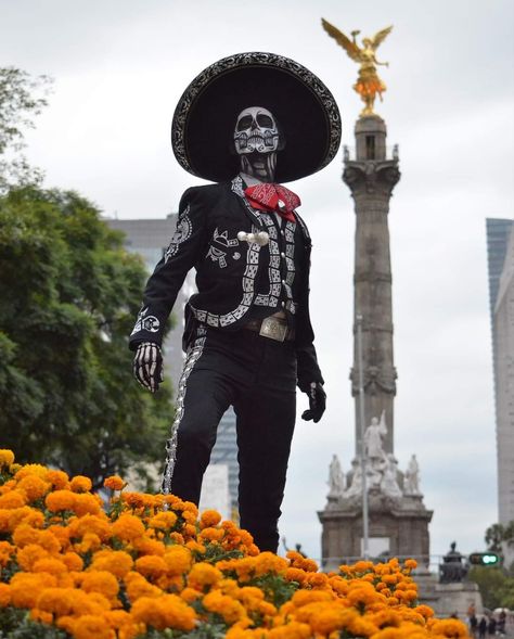 Day Of The Dead Outfit Men, Mexican Clothing Style Men, Mariachi Clothes, Day Of The Dead Men Costume, Mexican Man Drawing, Mariachi Outfit Men, Mexican Cowboy Outfit Men, Mexican Fashion Men, Mexican Outfit Men