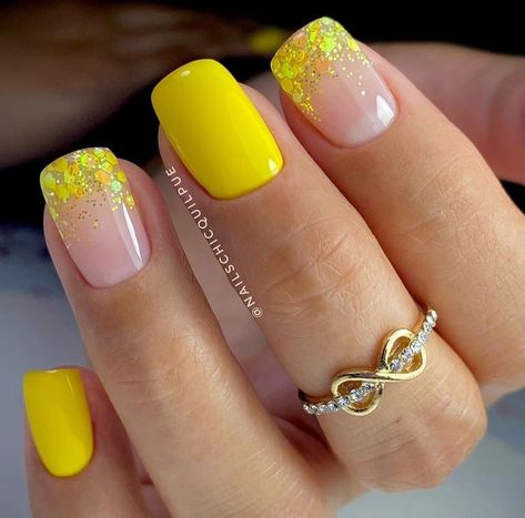 Glitter Gel Nail Designs, Milky Nails, Classy Acrylic Nails, Glam Nails, Nail Designs Glitter, Yellow Nails, Gel Nail Designs, Gorgeous Nails, Flower Nails