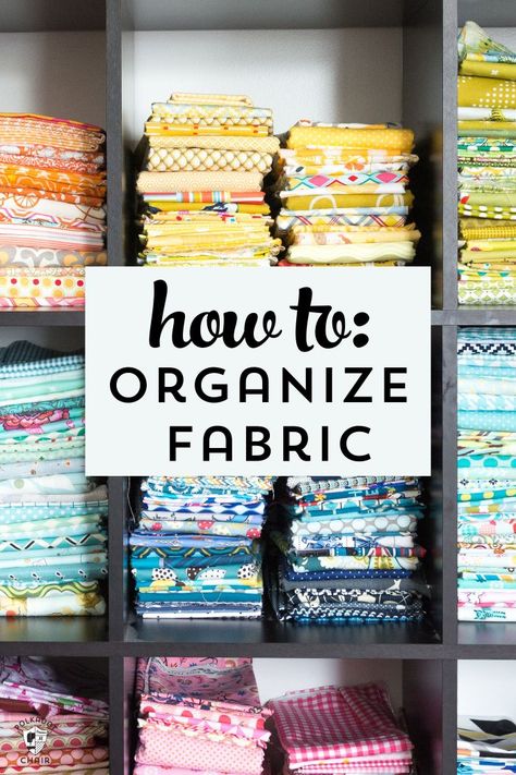 5 Clever Tips to Organize Your Fabric Stash Fabric Stash Organization, Sewing Room Inspiration, Sewing Room Storage, Store Fabric, Sewing Room Design, Sewing Room Organization, Quilting Room, Sewing Space, Trendy Sewing