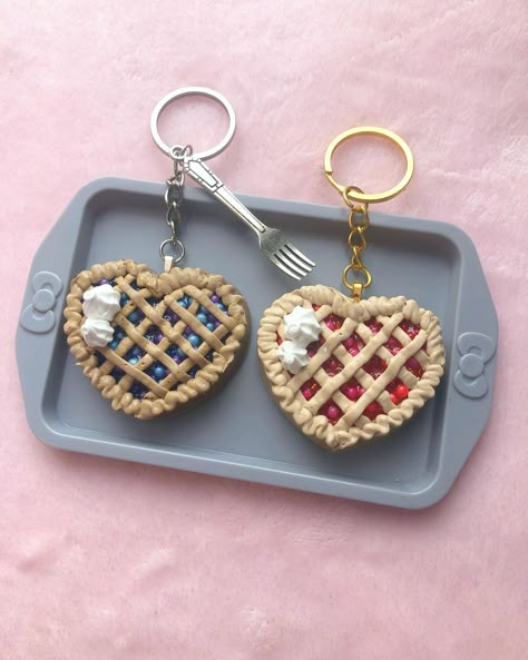 M Keychain, Baked Pies, Food Keychain, Clay Keychain, Whip Cream, Clay Inspo, Clay Crafts Air Dry, Cute Polymer Clay, Clay Food