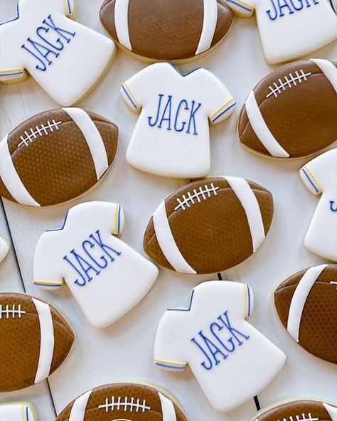 Football Baby Shower Cookies, Football Cookies Decorated, Football Sugar Cookies, Buffalo Bills Baby, Baby Boy Football, Sports Cookies, Ut Football, Sports Themed Cakes, Football Cookies