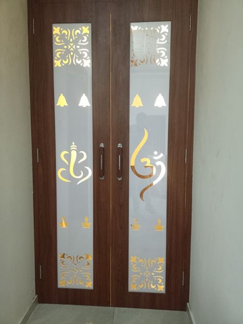 Fluted Glass Pooja Room Door, Simple Pooja Room Door Design Indian, Pooja Room Glass Door Designs, Pooja Glass Door, Puja Room Door Design, Mandir Door, Room Arch, Pooja Room Door, Office Counter Design