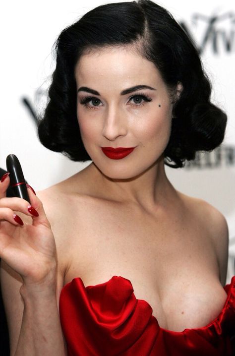 Dita Von Teese Maquillage Pin Up, Dita Von Teese Style, Dita Von Tease, Lipstick Dark Red, Beauty Finds, Classic Hairstyles, Dita Von, Dita Von Teese, Beauty Icons