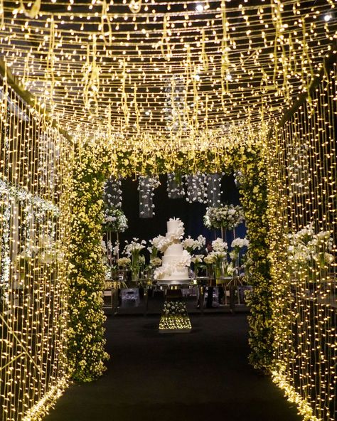 Fairy Lights Entrance Decor Wedding, Light Tunnel Entrance, Fairy Lights Entrance, Party Entrance Decoration, Light Entrance, Star Themed Wedding, Sangeet Decor, Outdoor Tent Wedding, Candlelit Wedding