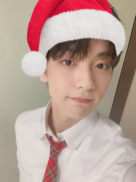 Christmas Icons, Picture Collection, Christmas Hat, Kpop Boy, Kpop Wallpaper, The Dream, Christmas Photos, Happy Holidays, Boy Bands