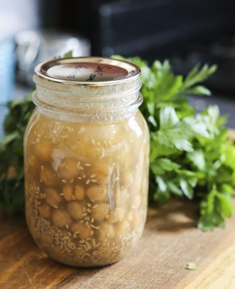 Instant Hummus in a Jar from Not Your Mama's Canning Book: Modern Canned Goods and What to Make with Them from foodiewithfamily.com a.k.a. Rebecca Lindamood Canning Beans, Pressure Canning Recipes, Canning Food Preservation, Canned Food Storage, Pressure Canner, Canned Goods, Home Canning, Pressure Canning, Hummus Recipe