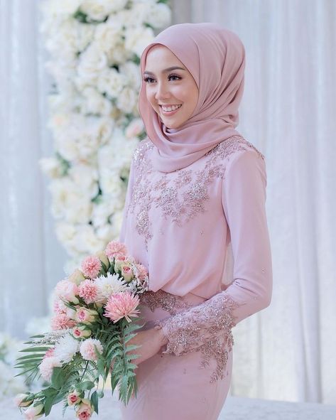 Wedding Kurung, Baju Kurung Moden Style, Wedding Dais, Malay Wedding Dress, Baju Kahwin, Nikah Outfit, Muslimah Wedding Dress, Nikah Dress, Muslimah Wedding