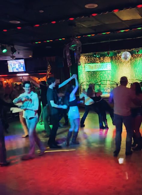 candid of couple dancing on the dance floor #dance #dancing #coupleromantic #romantic #coupledancing #slowdance #aesthetic #nightout #bar #party #blurrypic #blurryaesthetic #blurry Bar Dance Floor Aesthetic, Couples Line Dancing, Couple Dancing Aesthetic Party, Party Dance Floor Aesthetic, Party Dancing Aesthetic, School Dance Aesthetic, Dancing At Party, Line Dancing Aesthetic, Boyfriend Activities