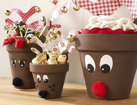 Reindeer pots! Even pots have the right to look festive. Design them by drawing googly eyes and putting on noses and freckles on top. Jul Diy, Cheap Diy Crafts, Cheap Christmas Diy, Noel Christmas, Christmas Crafts For Kids, Xmas Crafts, Christmas Crafts Diy, Christmas Projects, Diy Christmas Gifts