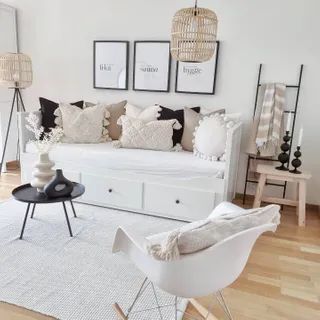 Ikea Hemnes Guest Room, Ikea Daybed Living Room, Ikea Daybed In Living Room, Daybed Spare Room Ideas, Rug For Daybed, Style Hemnes Daybed, Ikea Hemnes Daybed Playroom, Tiny Bedroom Daybed, Ikea Office Bedroom Combo