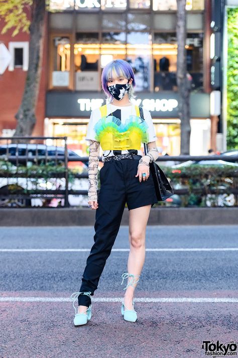 Harajuku Fashion Street Women, Half And Half Pants, Japanese Street Fashion Men, Japanese Street Style, Floral Mask, Harajuku Street Style, Outfit Yellow, Half Pants, Japan Fashion Street