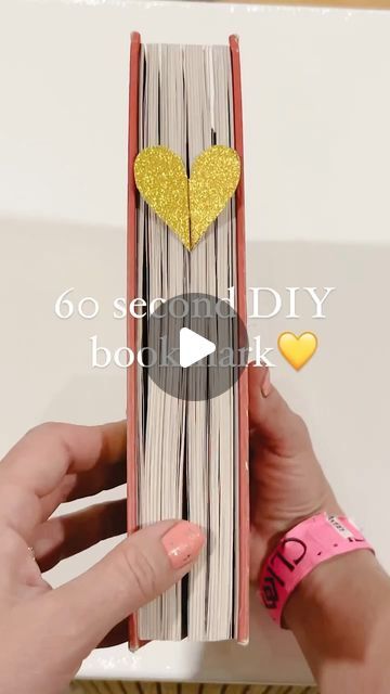 65K views · 2.9K likes | Michelle McRae | “Shelly” Your DIY BFF on Instagram: "Easy DIY Valentine’s Day Bookmark 💛  In my past life, I was a Reading teacher and I love, love, love books. So, when I saw  @happy_art_journal make this little bookmark, I just had to make one for my daughter for Valentine’s Day. It took less than 1 minute and all you need is a piece of scrap paper and scissors.  I had this sparkly card-stock, but you can use any kind of paper and color the heart with a crayon or marker. This would also be such a fun little Valentine’s Day craft for your buddy readers. 💛📚   Let me know if you make one! Happy ❤️ week!  #diybookmark #valentinesdiy #easydiyideas" Diy Heart Bookmark, Teachers Day Bookmark, Read Me When You Need Me, Diy Bff, Diy Bookmark, Heart Bookmark, Bookmark Ideas, Happy Week, Easy Paper Crafts Diy