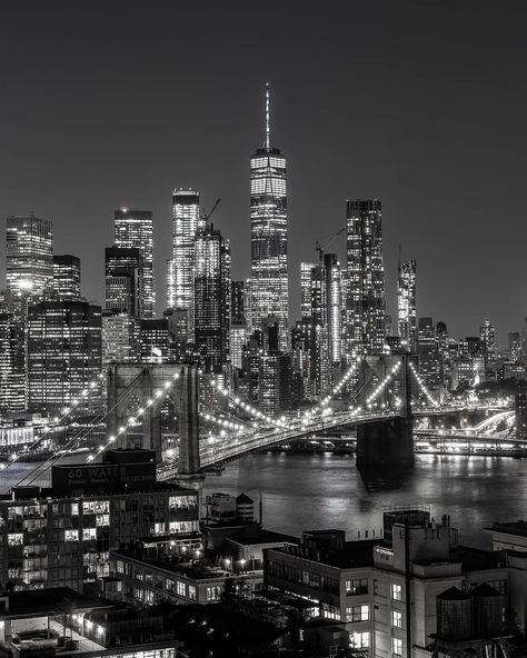 Nyc Aesthetic Background, Black White And Grey Widgets, Photo Wall Pics Aesthetic, Vision Board 2025 Black And White, Black And White Vogue Aesthetic, City In Black And White, Model Aesthetic Black And White, Ipad Background Black And White, New York Wallpaper Black And White