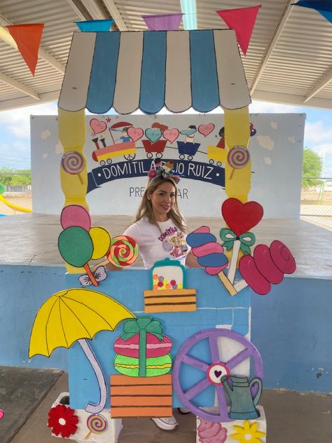 Summer Booth Ideas, Funday Ideas, School Wall Art Ideas, Stall Decorations, Market Day Ideas, Graduation Photo Booth, Kids Market, Candy Land Birthday Party, Preschool Classroom Decor