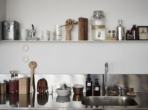 Minimalist Kitchen Design, Golden Ticket, Apartment Inspiration, Minimalist Kitchen, Scandinavian Home, Unique Home Decor, House Inspiration, Kitchen Interior, Kitchen Dining Room