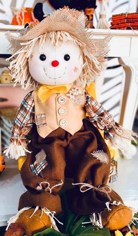 Halloween Hand Craft, Scarecrow Crafts, Adornos Halloween, Halloween Crafts Decorations, Folk Art Dolls, Gnomes Crafts, Halloween 2, Thanksgiving Crafts, Animal Dolls