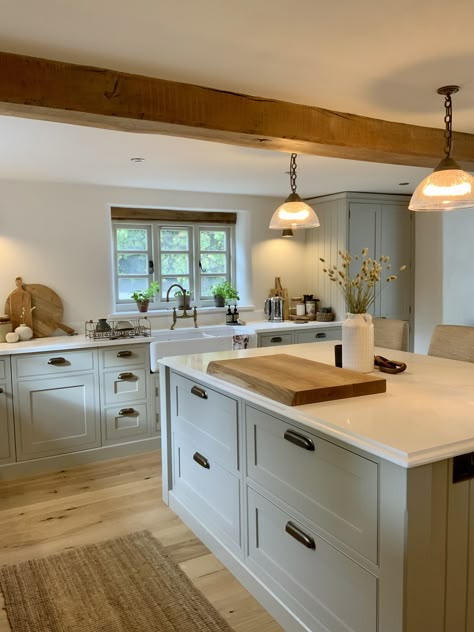 Country Kitchen Open Plan, Uk Country Kitchen, Country Style Open Plan Kitchen, House Design Uk Interior, Open Plan Country Kitchen, Country House Modern Interior, New Build Ideas Uk, Open Plan Kitchen Dining Living Farmhouse, Neutral Country Home