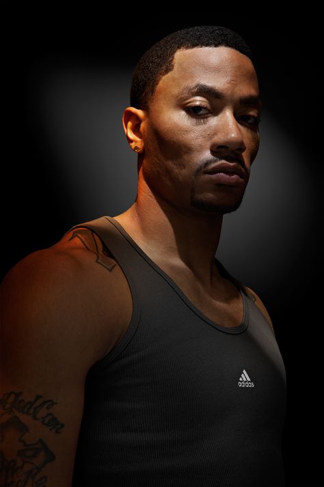 Can't wait to see D Rose back on the hardwood. Derrick Rose Black And White, Rose Portrait, Rose Black And White, Rosé Portrait, Rosé Back, D Rose, Rosé Black And White, Line Photo, Derrick Rose