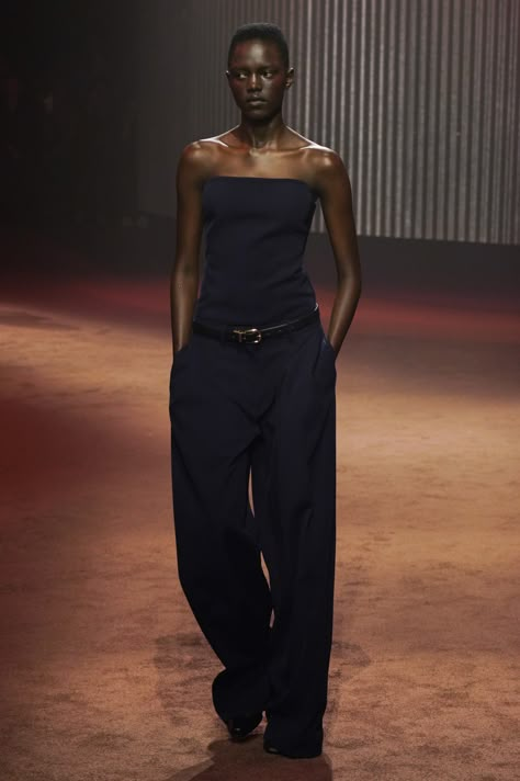 Cos RTW Spring 2024 [PHOTOS] – WWD Fw 23/24 Runway, Minimalist Runway, The Row 2024 Fall, Rtw Spring 2024, The Row 2024 Spring, Jacquemus Spring 2024, Acne Studios Ss23, Cos Outfit, Runway 2024