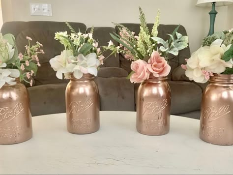 Rose And Gold Centerpieces, Rose Gold Vase Centerpiece, Rose Gold Quinceanera Centerpiece Ideas, Rose Gold Quince Centerpiece Ideas, Retirement Party Flower Centerpieces, Rose Gold Spray Paint, Diy Rose Gold Centerpieces, Rose Gold Party Centerpiece Ideas, Rose Gold Flower Arrangements