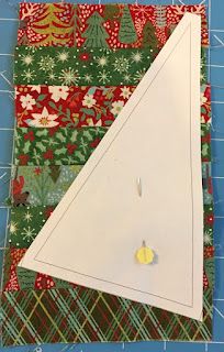 Stitching With 2 Strings: A Template Alternative to a Paper Pieced Tree Christmas Tree Quilt Block, Tree Quilt Block, Christmas Tree Skirts Patterns, Christmas Quilting Projects, Christmas Quilt Blocks, Christmas Fabric Crafts, Christmas Tree Template, Christmas Tree Quilt, Christmas Patchwork