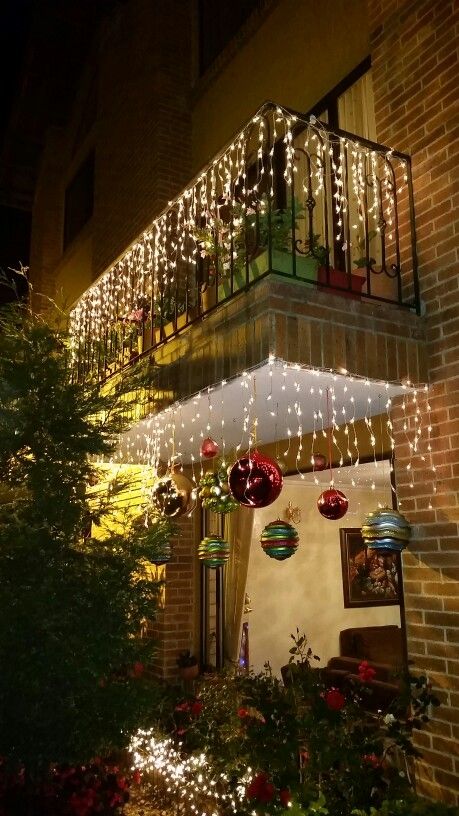 Terrace Christmas Decoration, Christmas Patio Decorating Ideas Apartment, Christmas Decor Ideas Balcony, Christmas Decorations For Balcony, Lohri Decor, Christmas Balcony Ideas, Christmas Balcony, Christmas Porch Decor Ideas, Christmas Decorations Apartment