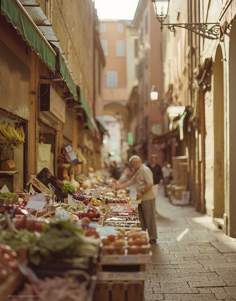 Vegetable Stand, Bologna Italy, Paris Jackson, Italy Tours, Outdoor Market, Emilia Romagna, Paris Saint-germain, Paris Hilton, Oh The Places Youll Go