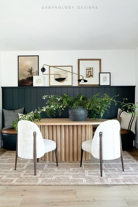 Breakfast Nook Seating, Modern Breakfast Nook, Natural Wood Dining Table, Breakfast Nook Table, Nook Table, Built In Banquette, Dining Room Furniture Modern, Stylish Dining Room, Banquette Seating