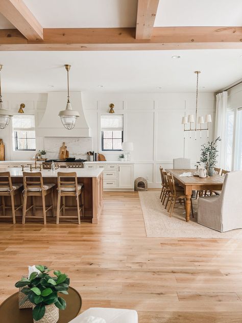 Kitchen & Dining – Alexis Andra Austin Kitchen Design Color, Kitchen Details, Classic Kitchen, Wooden Beams, Large Kitchen, Livingston, Kitchen Style, Elle Decor, Cheap Home Decor