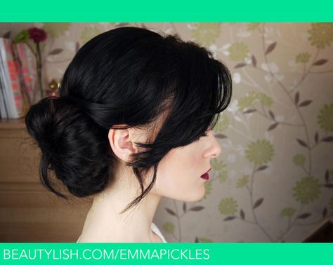 Quick Easy Hair style Using a Bun Dhonut Bun Black Hair, Bow Buns, Side Bun Wedding, Messy Side Bun, Side Ponytails, Side Bun Hairstyles, Messy Bun With Braid, Side Updo, Side Bun