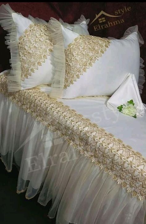 Bed Sheets Aesthetic, Sheets Aesthetic, Bedsheets Designs, Draps Design, Bed Sheet Painting Design, Luxury Bedspreads, Bed Cover Design, Designer Bed Sheets, Chic Bedroom Decor