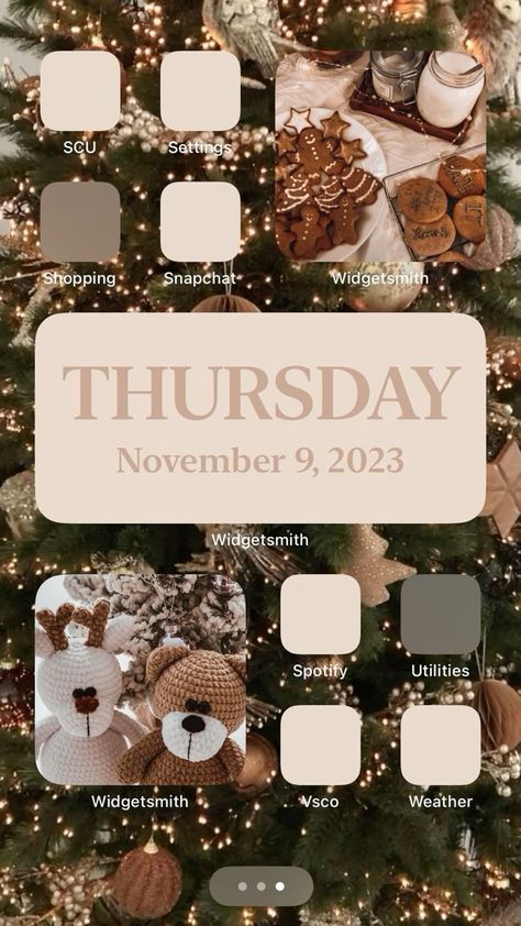 Christmas Wallpaper With Widgets, Christmas Aesthetic Phone Wallpaper, Iphone Theme Ideas Christmas, Christmas Ios Homescreen Ideas, Winter Homescreen Aesthetic, Christmas Theme Homescreen, Christmas Theme Phone Layout, Winter Ios 16 Homescreen, Christmas Wallpaper Ideas Widgets