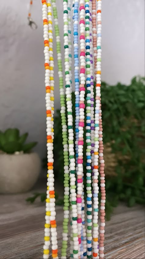 Summer Bracelet Patterns Beads, Seed Bead Aesthetic, Summer Beaded Jewelry Ideas, Aesthetic Summer Jewelry, Summer Bracelets Seed Beads, Handmade Summer Jewelry, Beaded Necklace Inspo Summer, Cute Bracelet Ideas Seed Bead, Summer Handmade Jewelry