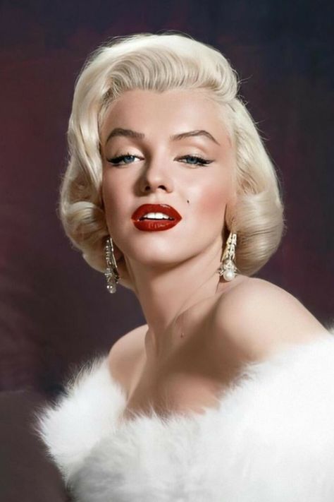 Queen Marilyn Monroe💋🌹 Marilyn Monroe Fur, Marilyn Monroe Makeup, Marilyn Monroe Hair, Marilyn Monroe Costume, Marilyn Monroe Photography, Norma Jean Marilyn Monroe, Marilyn Monroe Artwork, Marilyn Monroe Portrait, Marilyn Monroe Fashion