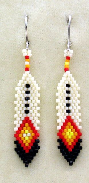 Beaded feather earrings Beaded Feather Earrings, Beaded Feathers, Anting Manik, Beaded Feather, Native American Beadwork Patterns, Native Beading Patterns, Beaded Earrings Native, Beadwork Designs, Beaded Earrings Diy