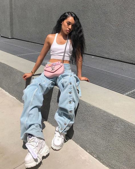 5,877 mentions J’aime, 32 commentaires - Buffalo London (@buffalolondon) sur Instagram : "Spotted @alealimay #buffalolondon #buffaloclassics #alealimay" Y2k Fashion Street Styles, Look Hip Hop, Looks Hip Hop, 1920 Fashion, Model Pose, 2020 Fashion Trends, Mode Casual, Looks Street Style, Mode Inspo