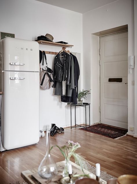 my scandinavian home: A beautiful, Small Swedish Home in Neutrals Small Apartment Entrance, Apartment Entrance Decor, Swedish Home, Apartment Entrance, Small Entrance, Apartment Entryway, Men Apartment, Deco Studio, Small Studio Apartment