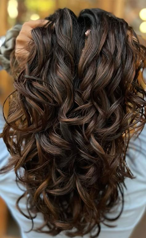 2023 Fall Long Hair Trends For Women, Hair Colors Winter 2023, Beautiful Highlights Brunettes, Brunette Summer Hair 2023 Curly, Fall Brunette Hair Color Balayage 2023, Fall Hair Colors 2023 Trends Brunette, Trendy Winter Hair Color Ideas, Hair Color Ideas For Brunettes Fall 2023, Brown Hair Trends Fall 2023