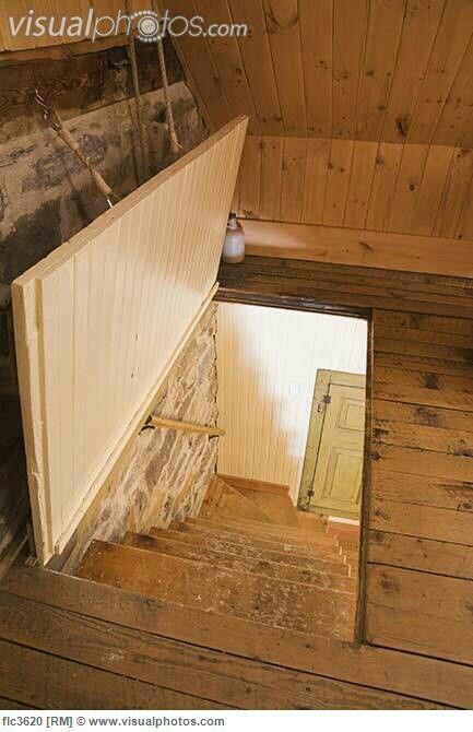 It's a trap Large Bedroom Furniture, Bathroom Attic, Classy Bathroom, Attic Shelves, Basement Doors, Rustic Loft, Rustic Ideas, Escalier Design, Small Attic