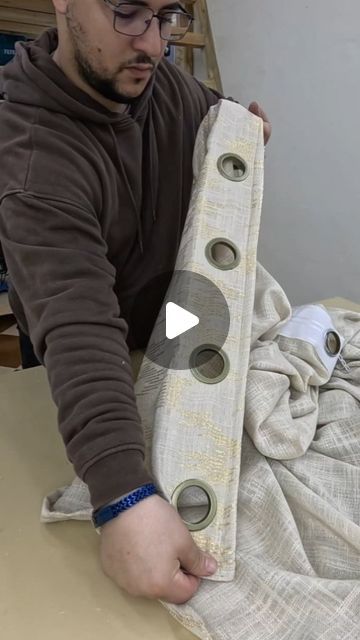 Curtain Sewing Tutorial, Modern Valance Ideas, Modern Valances, Curtain Tutorial, Window Valances, Toilet Roll Craft, Crafts For Adults, Sewing Tutorials Clothes, Diy Paper Crafts Decoration