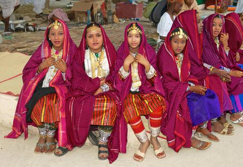 Omani Clothing, Dress References, Muscat Oman, Silk Route, National Dress, February 1, Muscat, World Cultures, Folk Costume